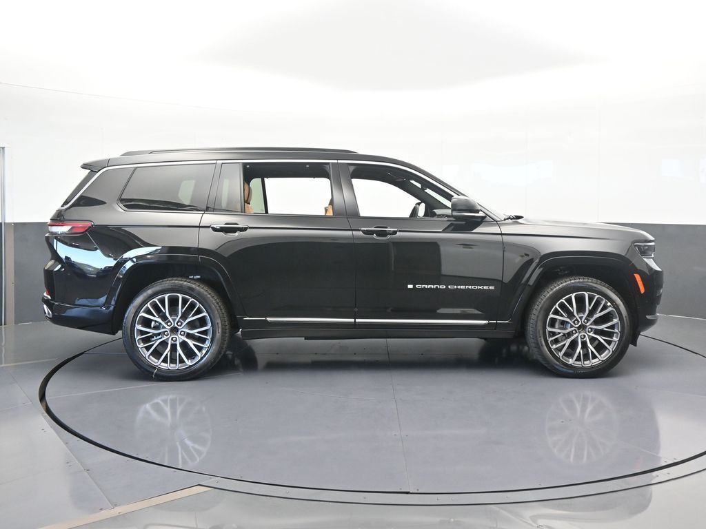 New 2025 Diamond Black Crystal Pearlcoat Jeep Summit image 7