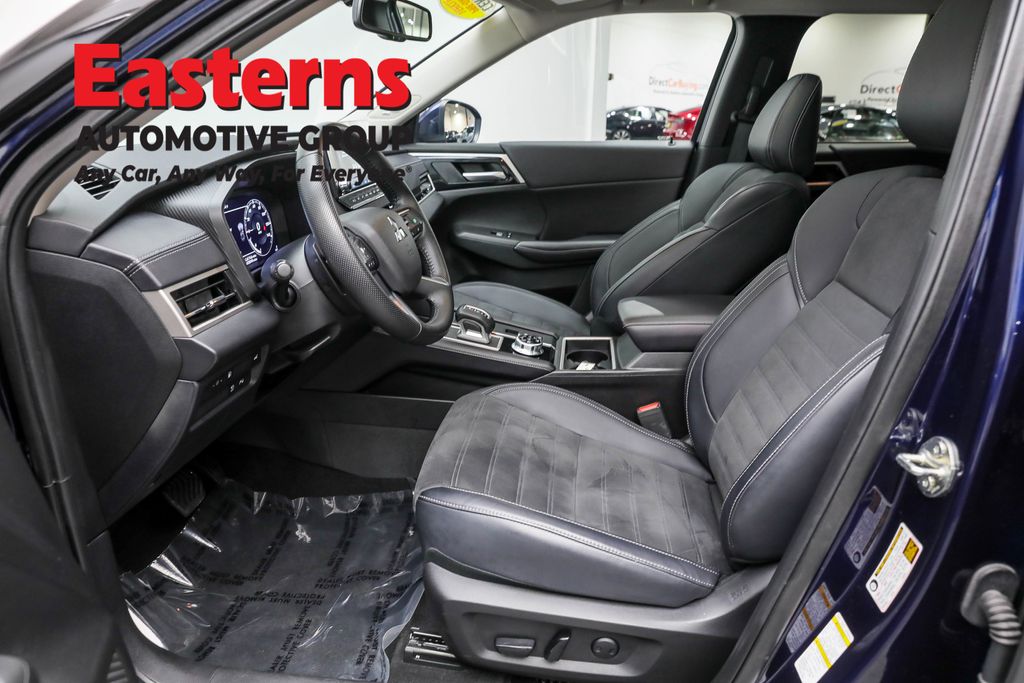Used 2023 Blue Mitsubishi SE image 14