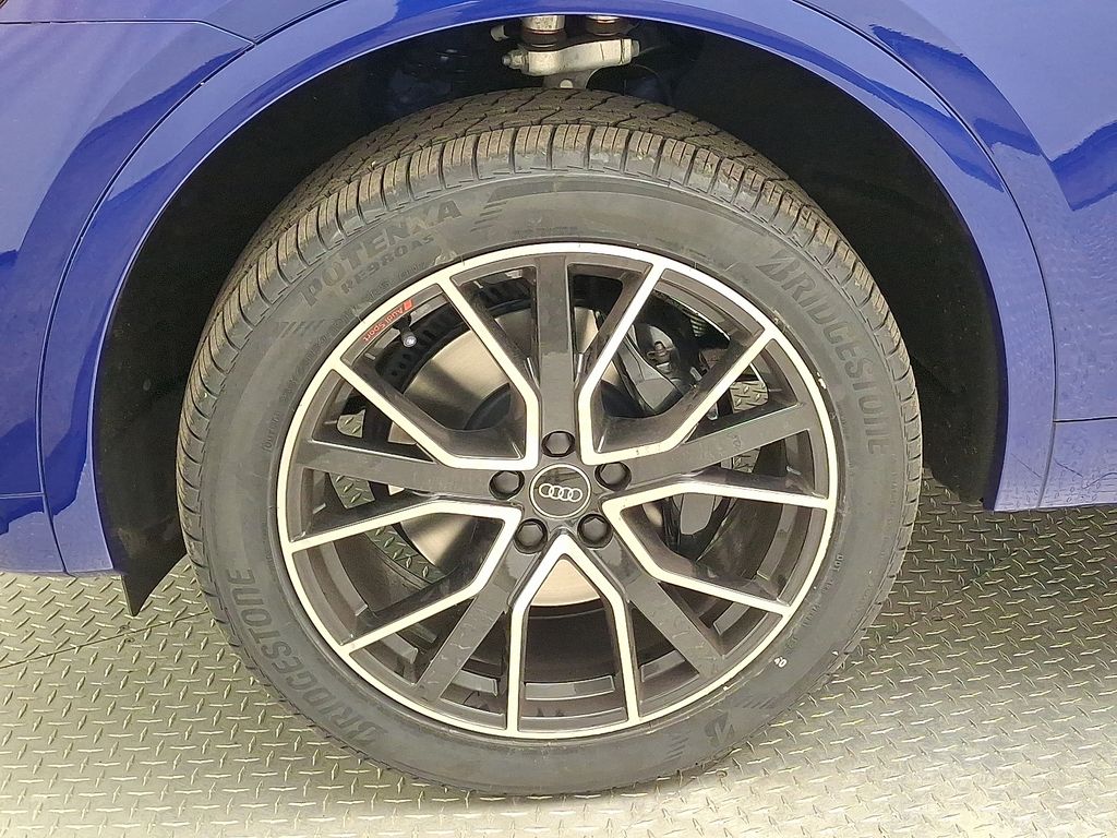 Thumbnail: 2022 Audi SQ5 - 8