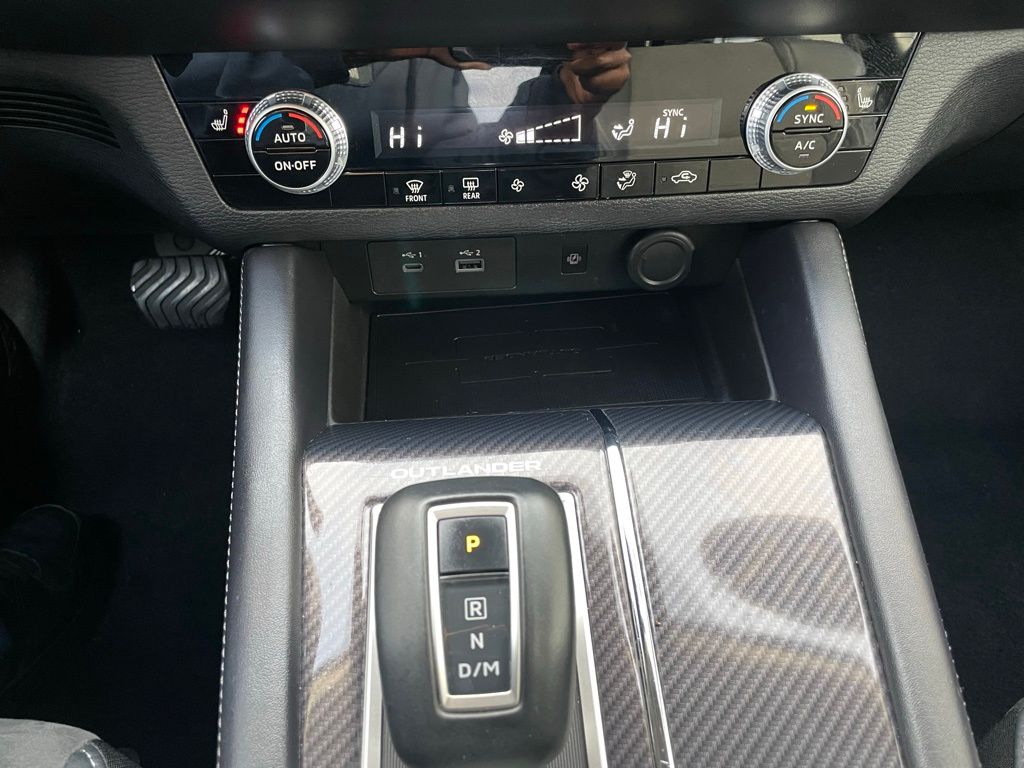 Thumbnail: 2024 Mitsubishi Outlander - 18