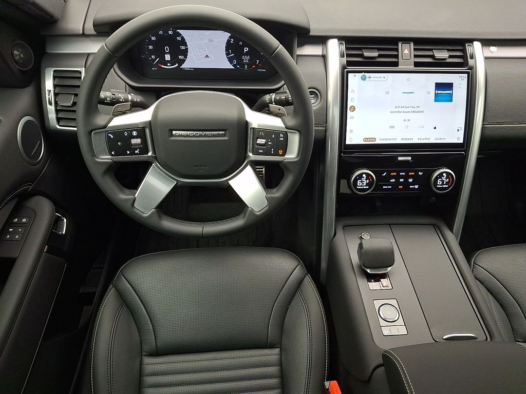 Thumbnail: 2025 Land Rover Discovery - 11