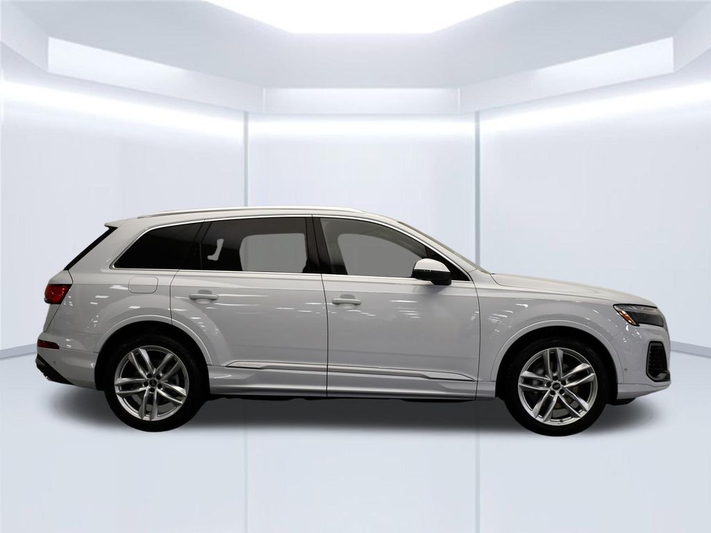 Thumbnail: 2025 Audi Q7 - 6