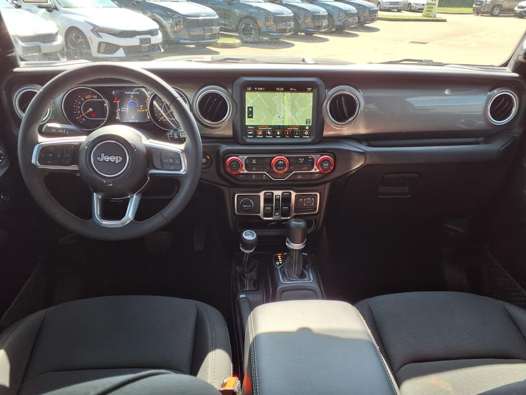 2023 Jeep Wrangler Sahara - 8
