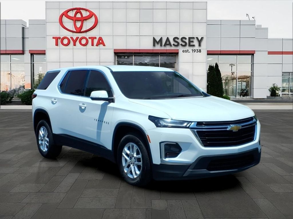 Summit White 2023 Chevrolet Traverse SUV / Crossover Four-Wheel Drive 9-Speed Automatic