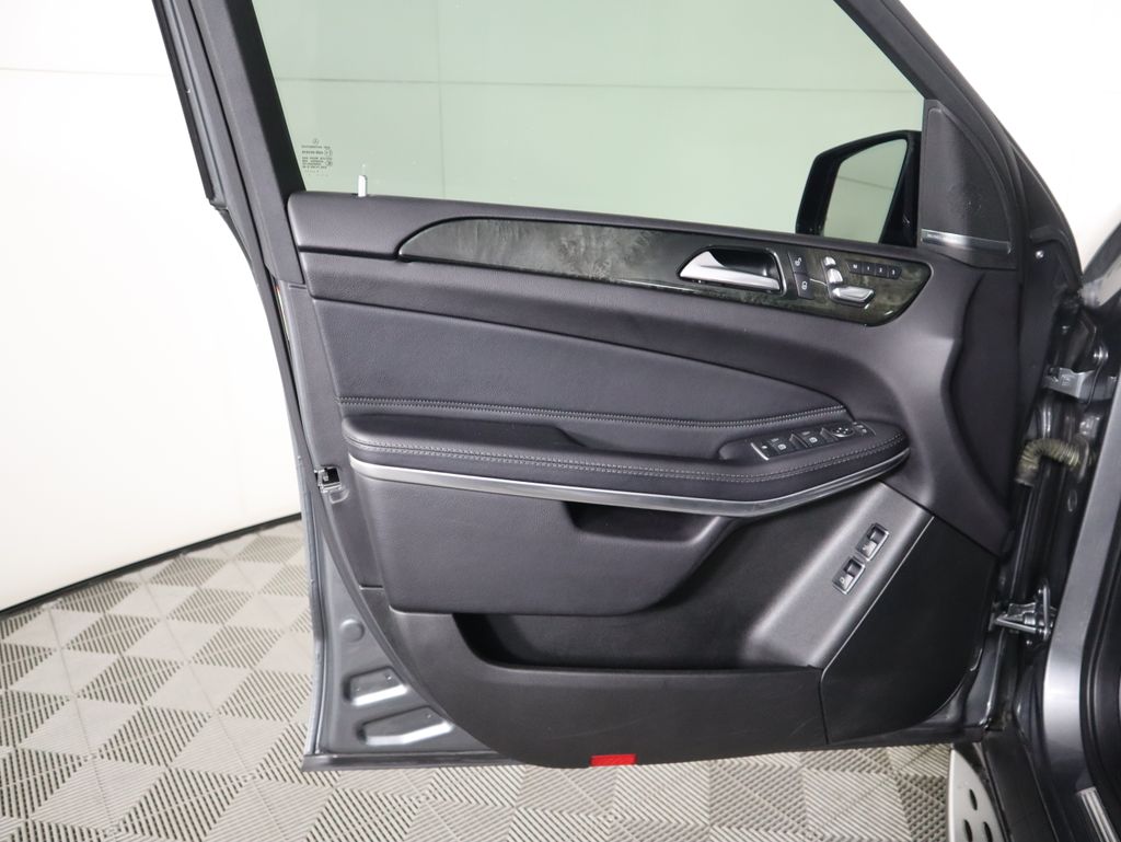 Thumbnail: 2018 Mercedes-Benz GLS - 24