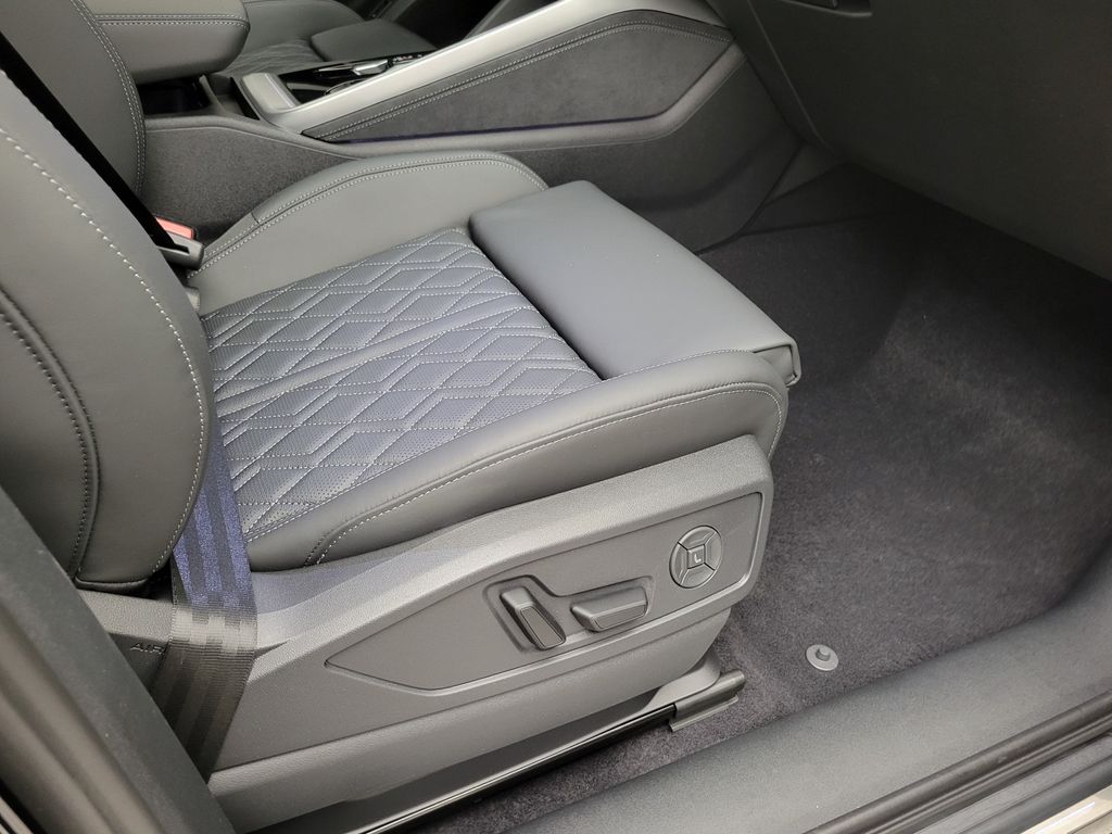 Thumbnail: 2026 Audi SQ5 - 13