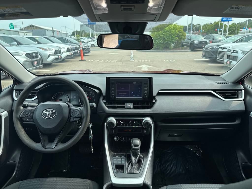 2022 Toyota RAV4 LE photo 2