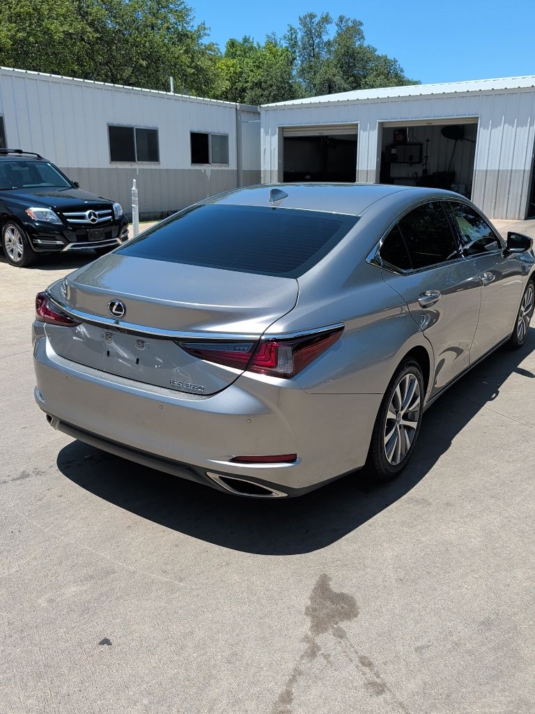 Thumbnail: 2021 Lexus ES - 9