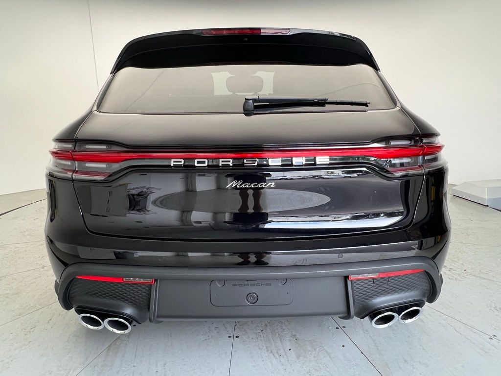 Thumbnail: 2025 Porsche Macan - 21