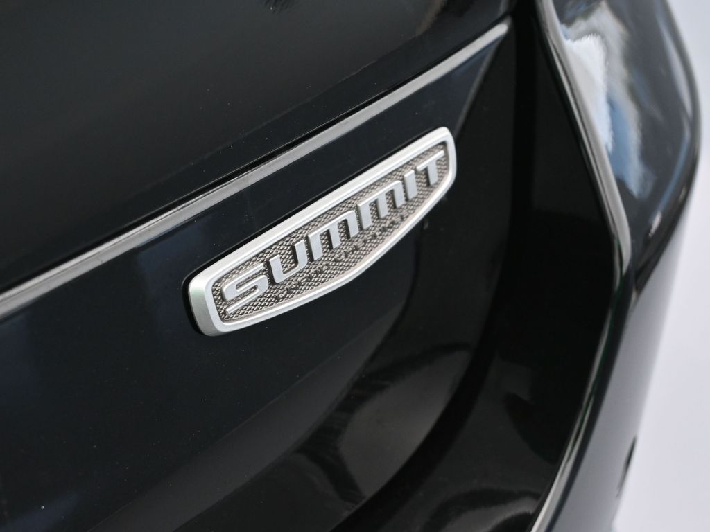 New 2025 Diamond Black Crystal Pearlcoat Jeep Summit image 38