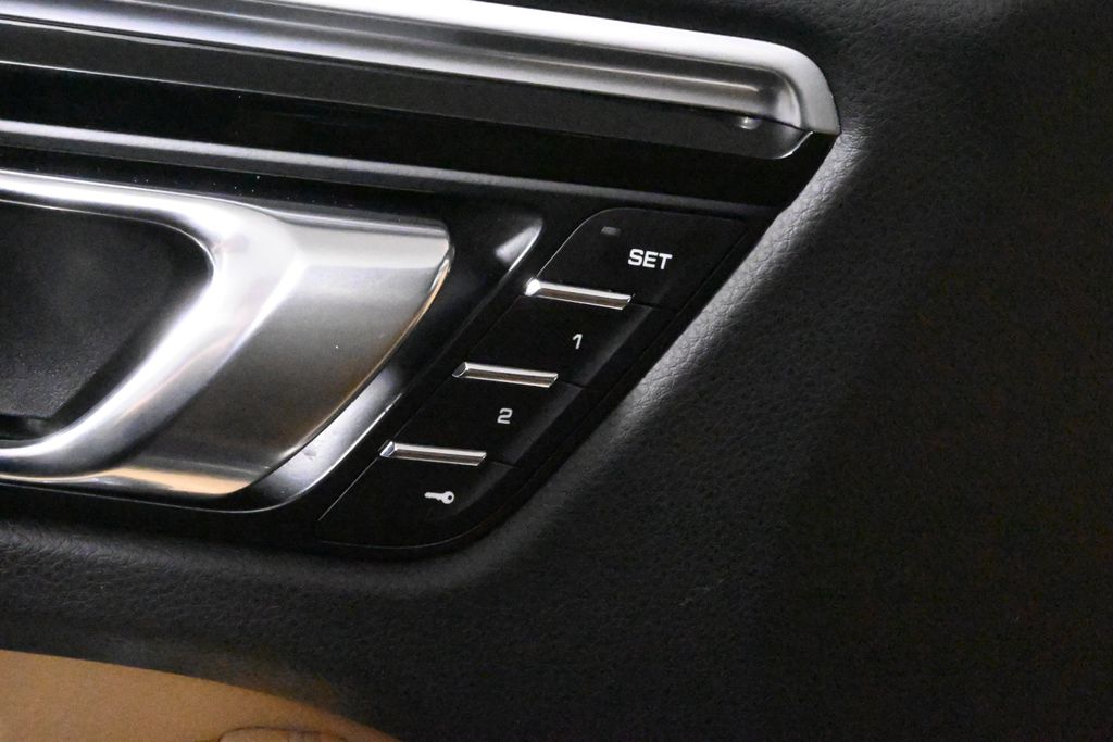 Thumbnail: 2018 Porsche Macan - 28