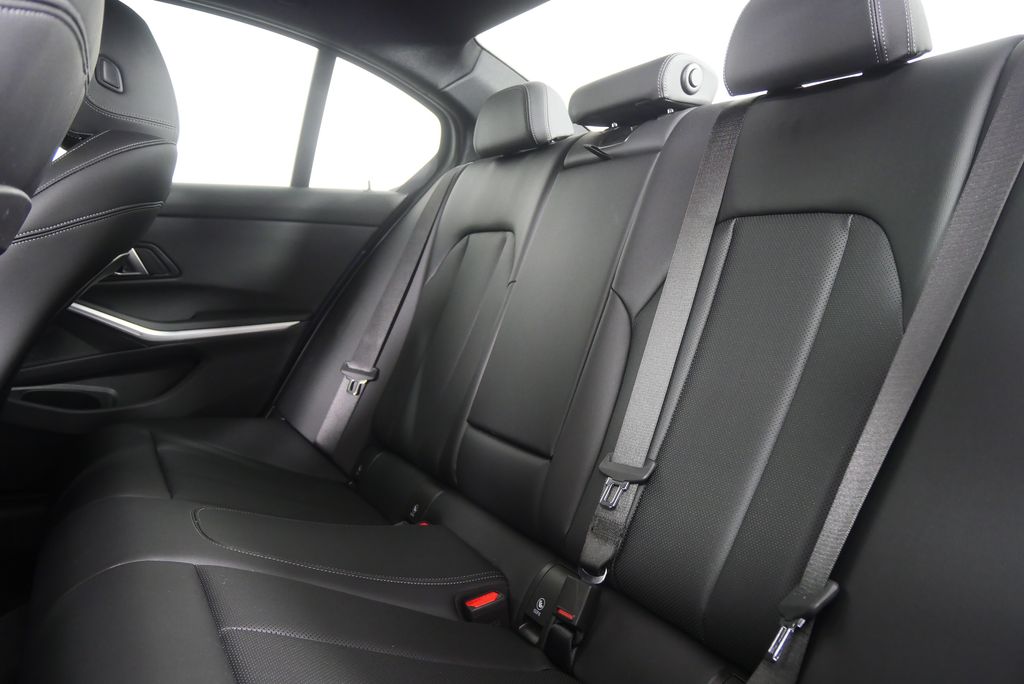 Thumbnail: 2025 BMW 3 Series - 16