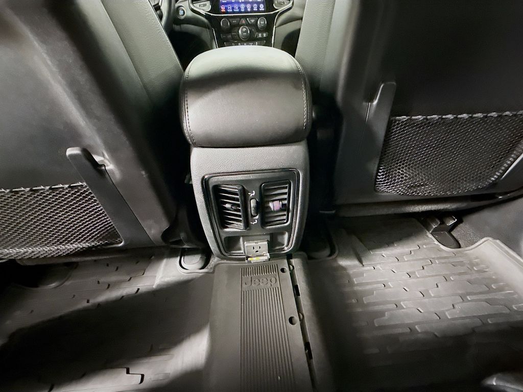 Thumbnail: 2021 Jeep Grand Cherokee - 24