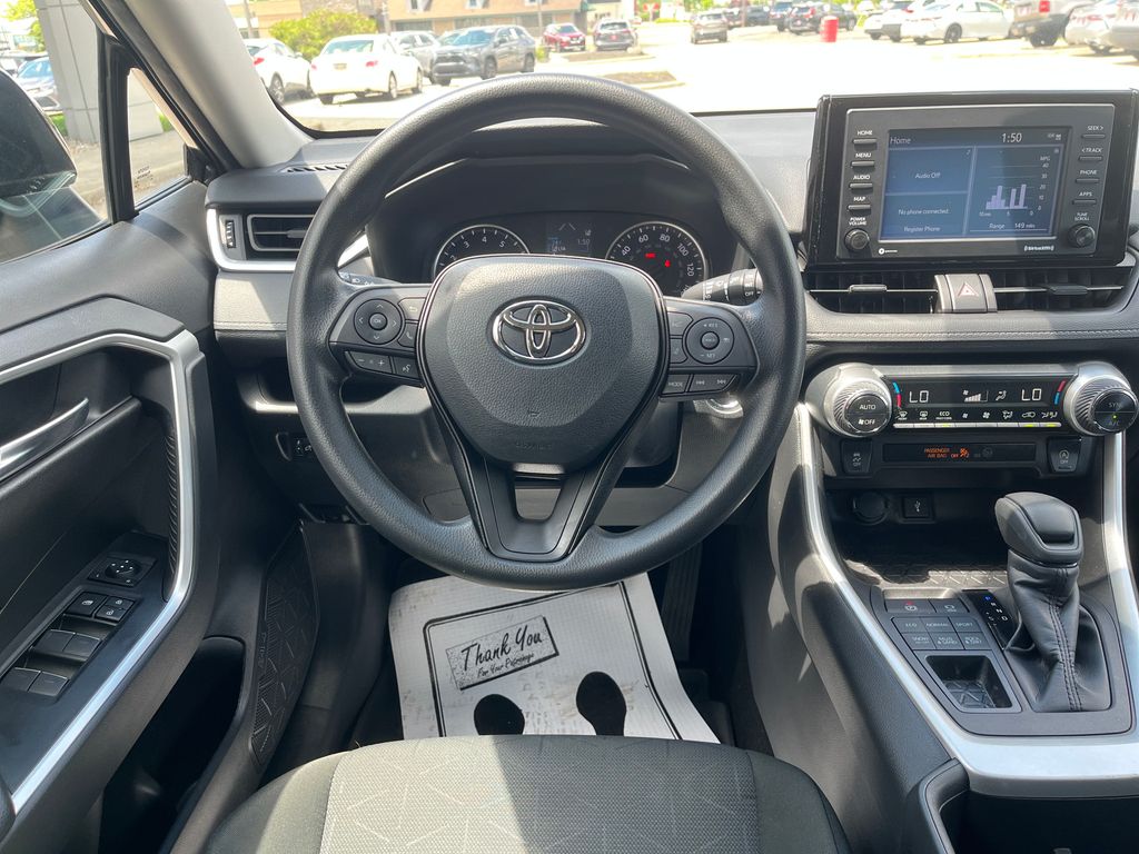 2022 Toyota RAV4 XLE photo