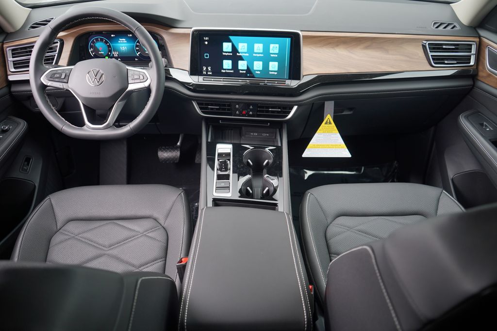 2025 Volkswagen Atlas SE 8