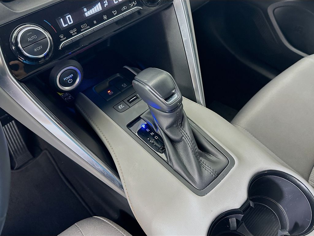 Thumbnail: 2023 Toyota Venza - 16