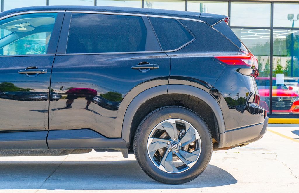 2024 Nissan Rogue SV - 11