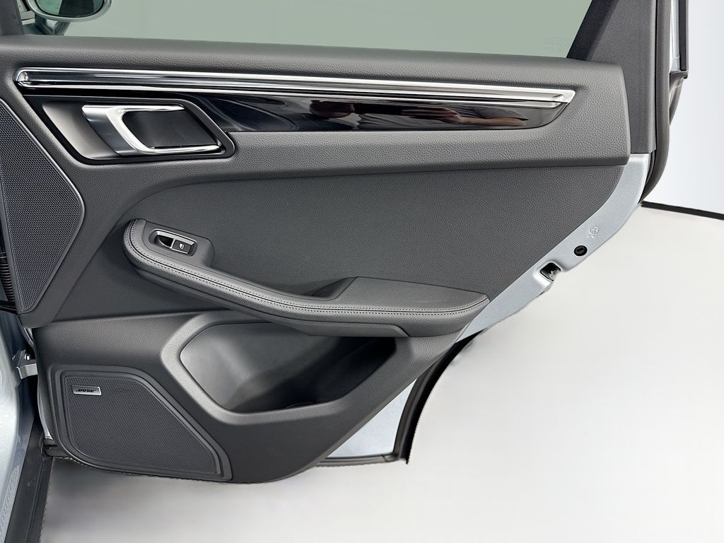 Thumbnail: 2026 Porsche Macan - 28