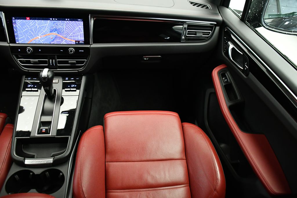 Thumbnail: 2023 Porsche Macan - 23