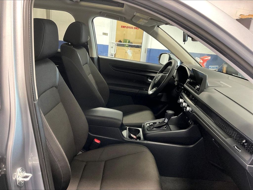 2025 Honda CR-V — photo 10