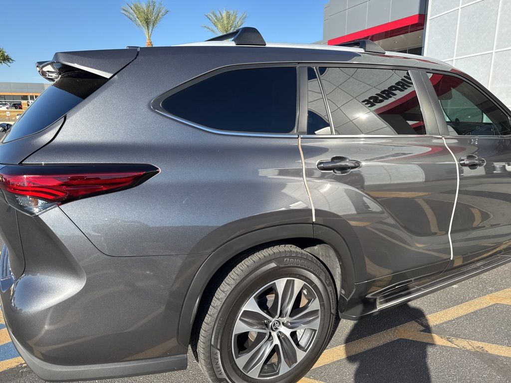 Thumbnail: 2023 Toyota Highlander - 9
