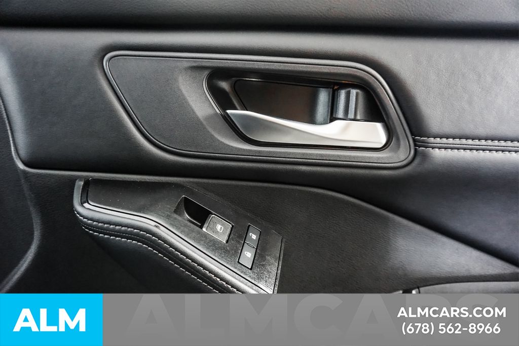 Used 2026 Black Nissan SL image 44