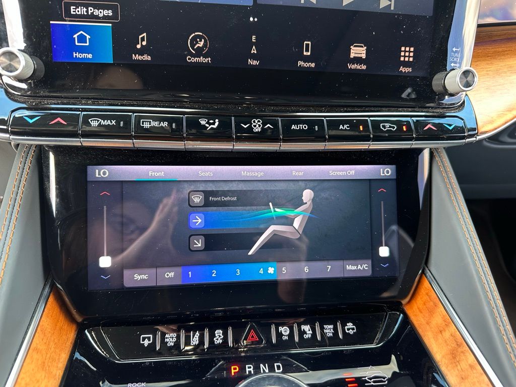 Thumbnail: 2022 Jeep Grand Wagoneer - 25