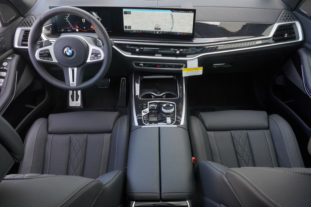 2025 BMW X7 M60i 13