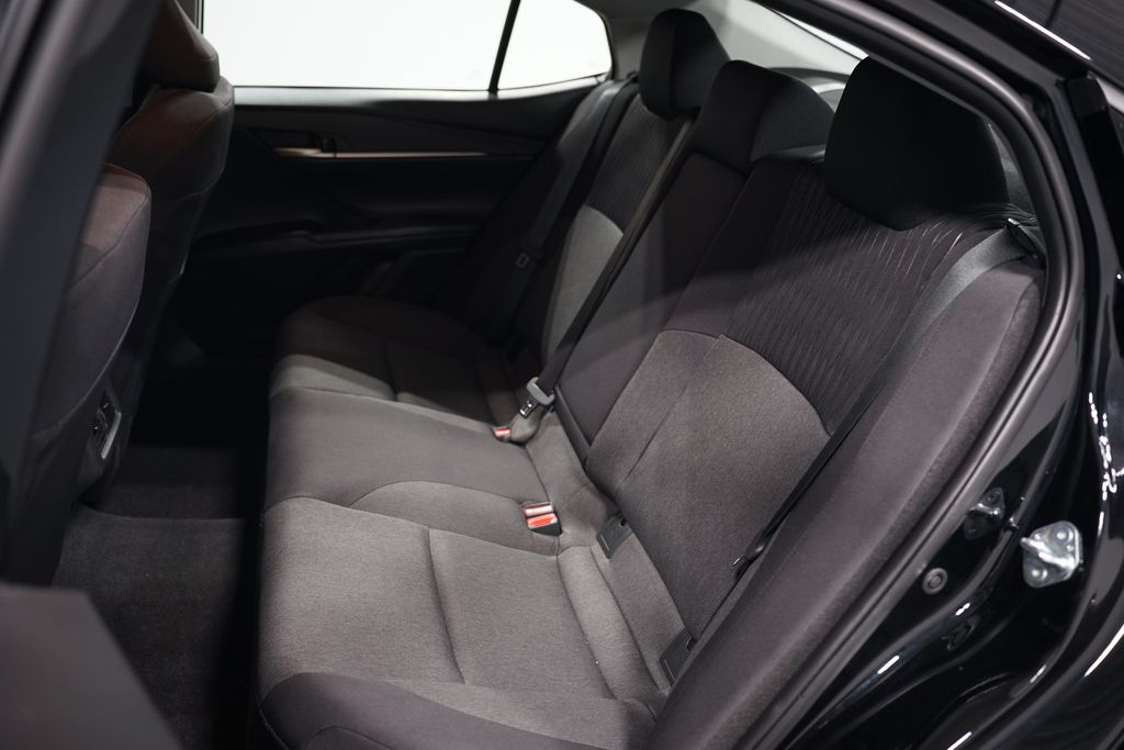 2025 Toyota Camry LE 29