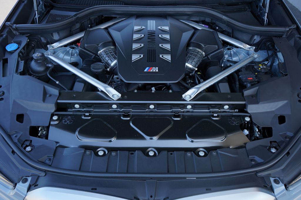 2025 BMW X6  21