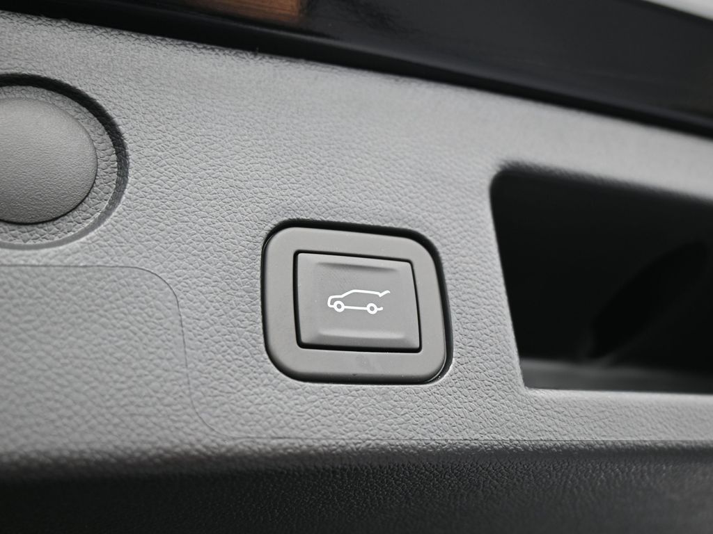 New 2026 Mosaic Black Metallic Chevrolet RS image 43