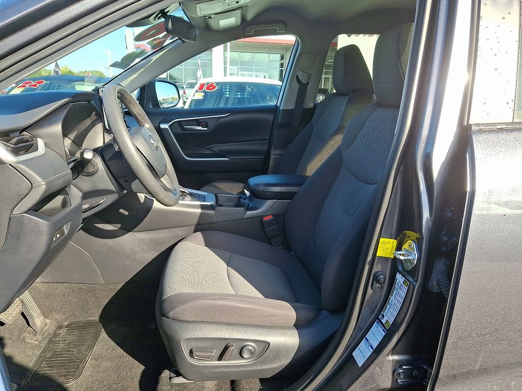 Thumbnail: 2020 Toyota RAV4 - 14