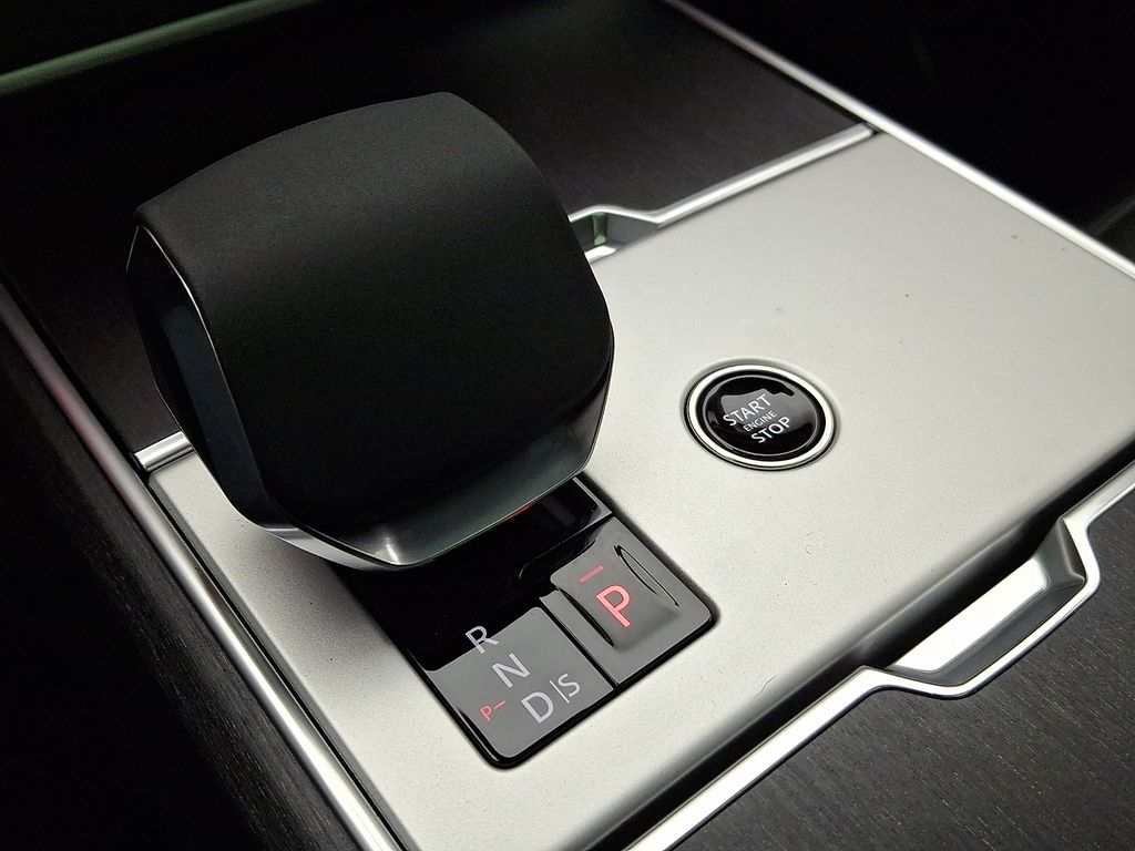 Thumbnail: 2026 Land Rover Range Rover - 13