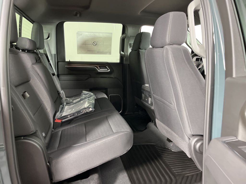 2025 Chevrolet Silverado 2500 LT 8