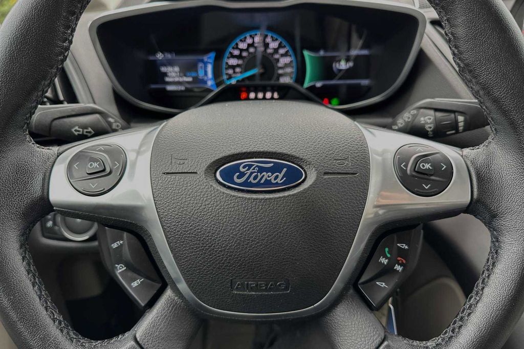 2014 Ford C-Max Hybrid SE 23