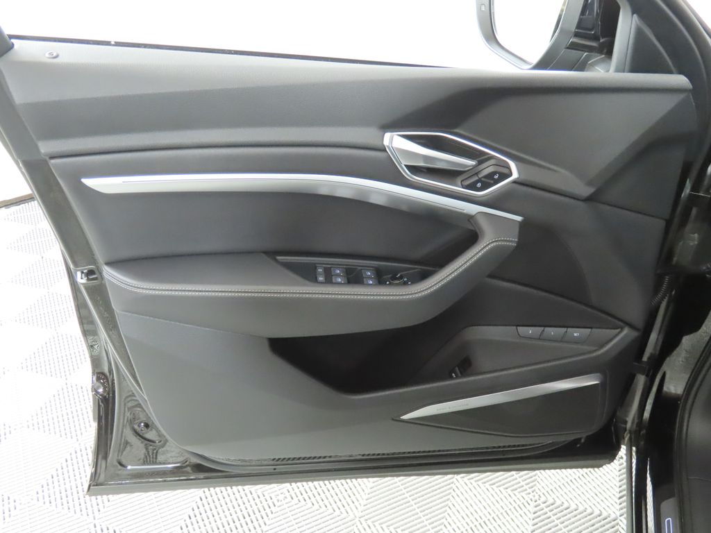 Thumbnail: 2023 Audi e-tron GT - 29