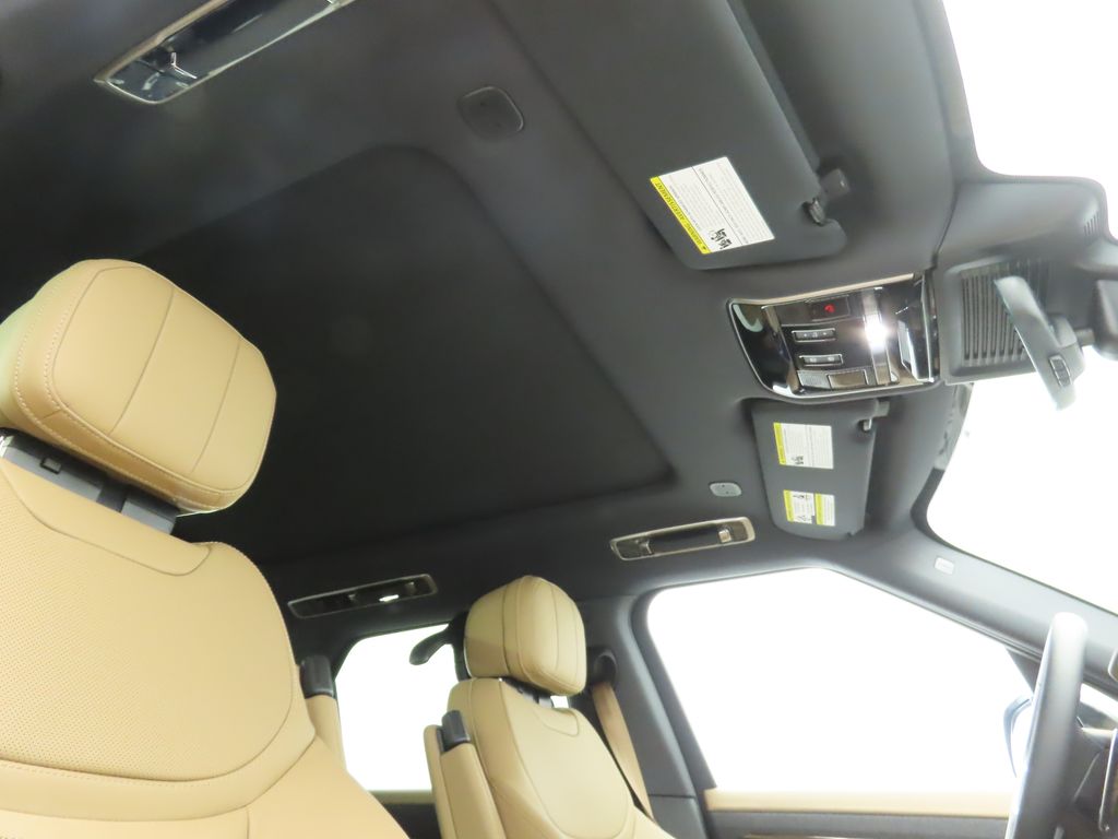 Thumbnail: 2025 Land Rover Range Rover Sport - 17