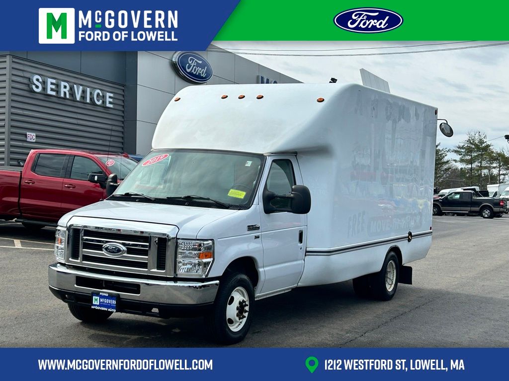 Oxford White 2019 Ford E-Series Chassis Van Rear-Wheel Drive 6-Speed Automatic Overdrive