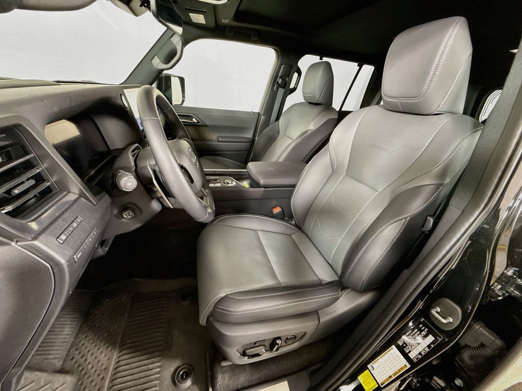 Thumbnail: 2024 Lexus GX - 21