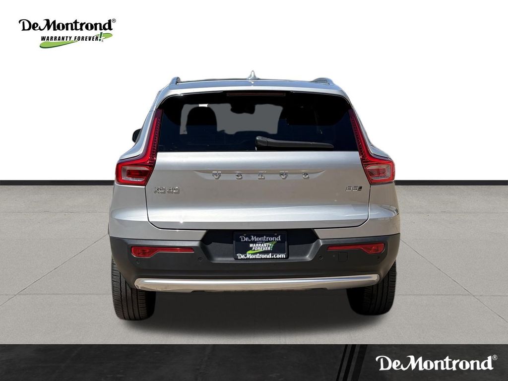 2023 Volvo XC40 B5 Plus Bright Theme - 5