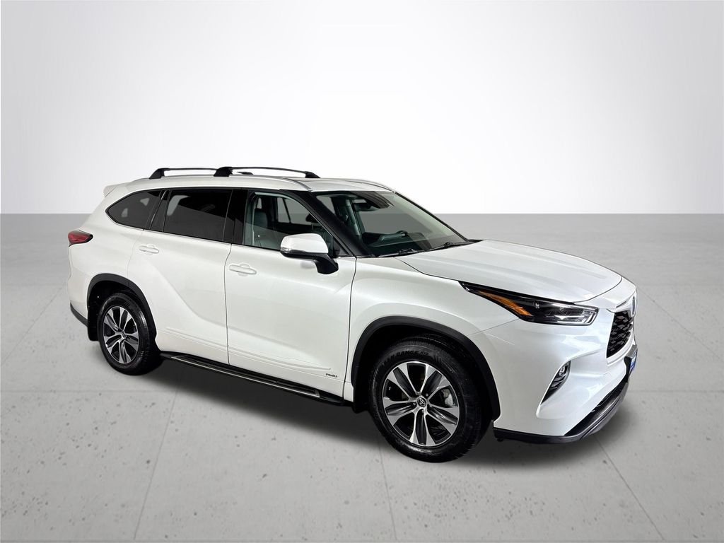 2022 Toyota Highlander Hybrid XLE
