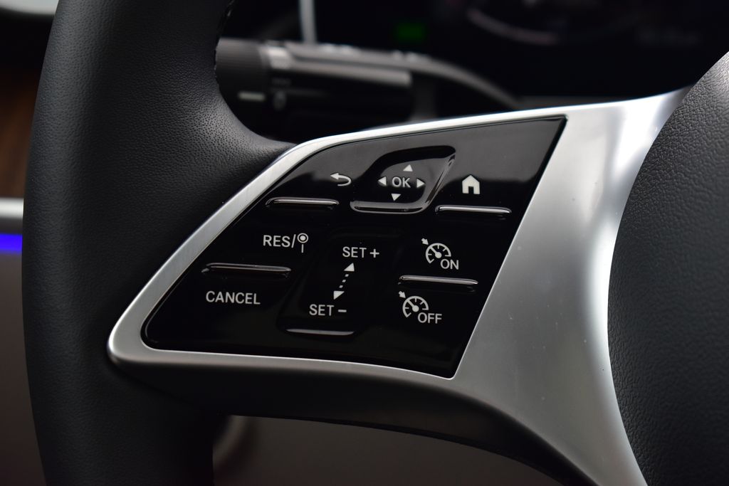 Thumbnail: 2025 Mercedes-Benz C-Class - 17