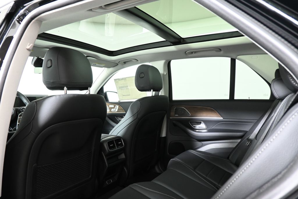 Thumbnail: 2026 Mercedes-Benz GLE - 26