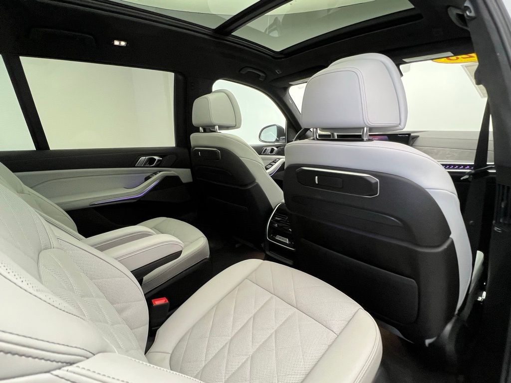 Thumbnail: 2023 BMW X7 - 8