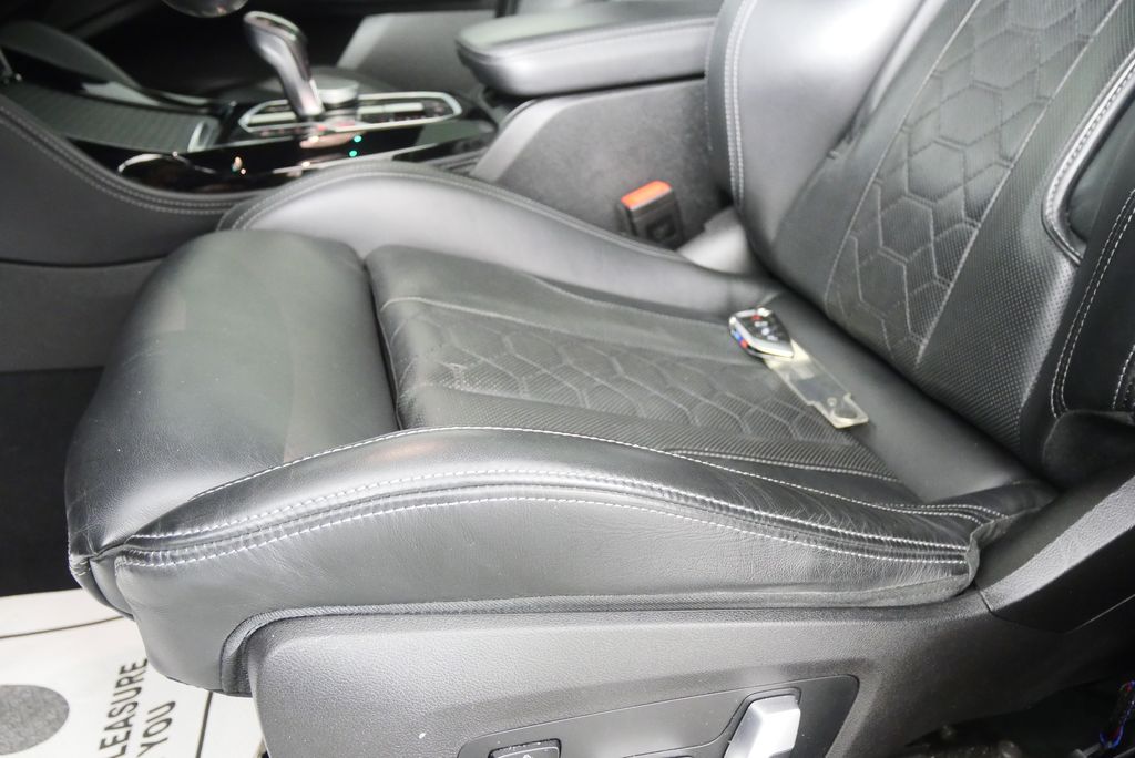 Thumbnail: 2022 BMW X4 - 11