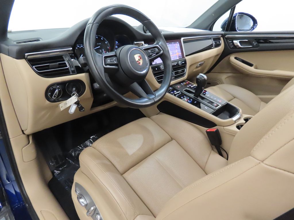 Thumbnail: 2024 Porsche Macan - 4