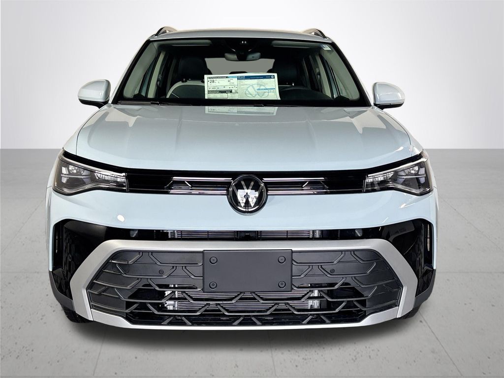 2025 Volkswagen Taos SE photo 2