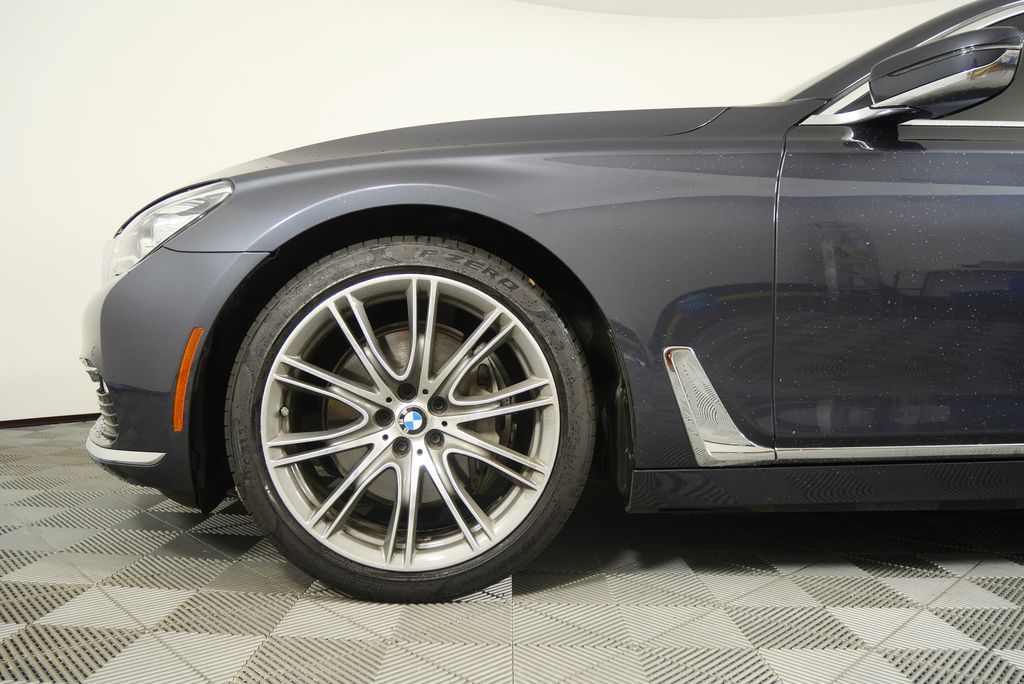 Thumbnail: 2018 BMW 7 Series - 7
