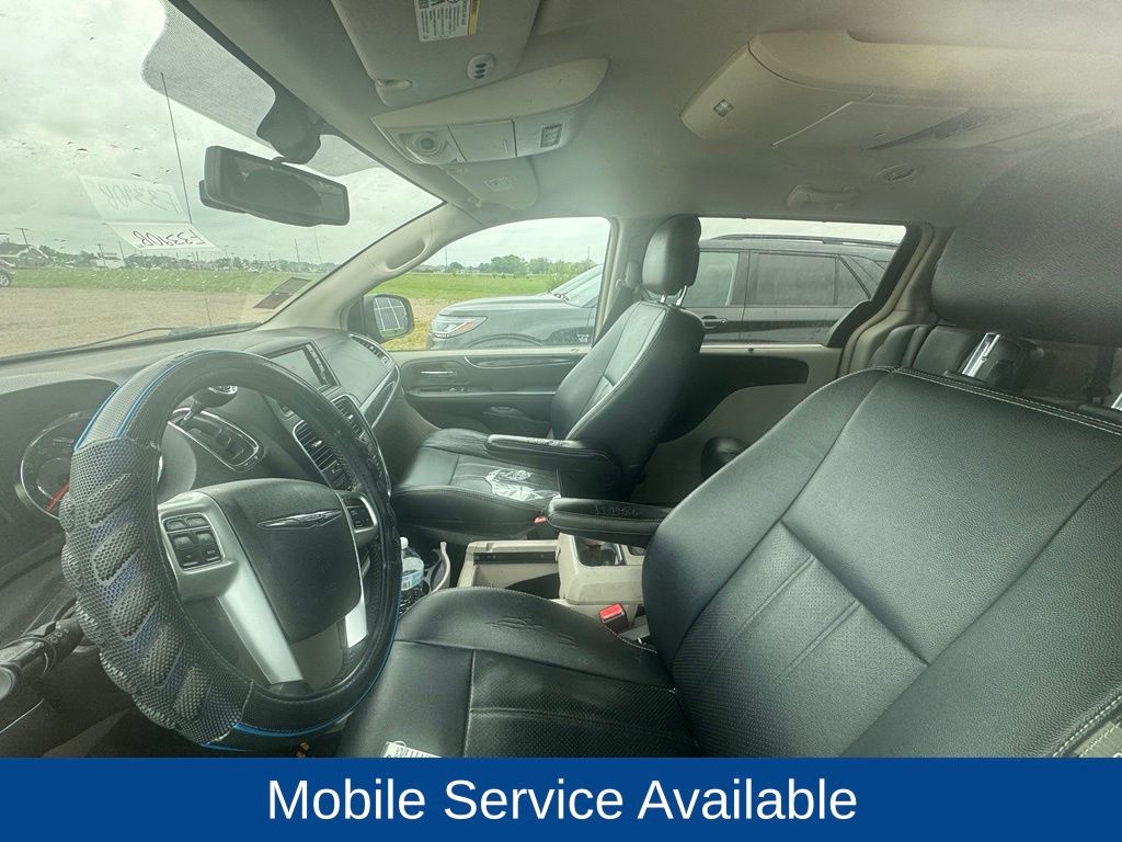 2015 Chrysler Town & Country Touring-L