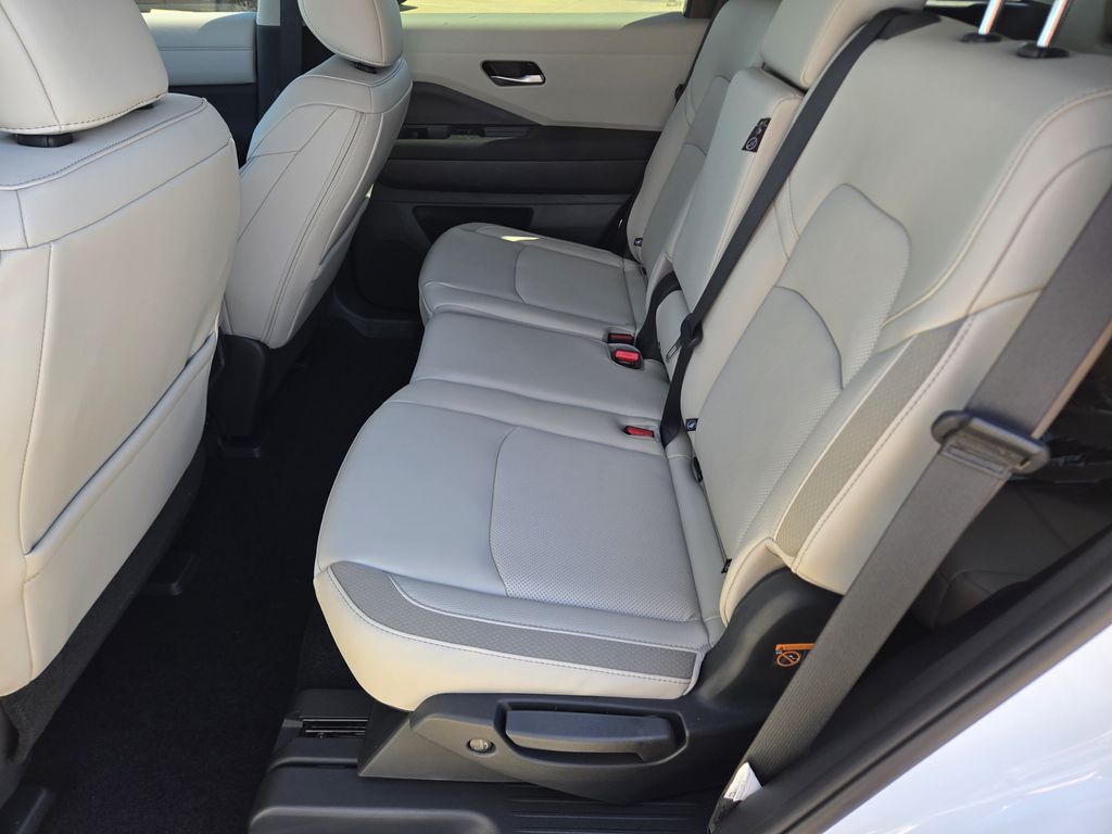 2026 Nissan Pathfinder SL - 7